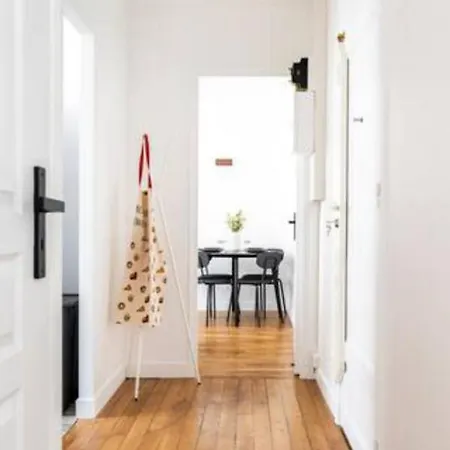 The Square, Paris-asnieres, Private With Bedroom And Living *
