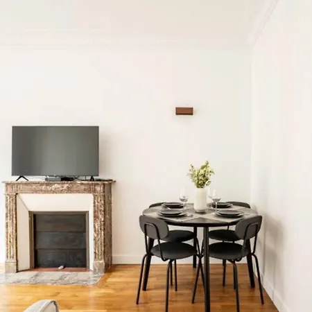 The Square, Paris-asnieres, Private With Bedroom And Living شقة