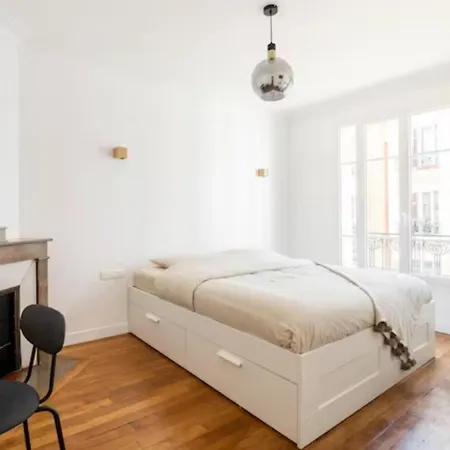 The Square, Paris-asnieres, Private With Bedroom And Living * Asnières