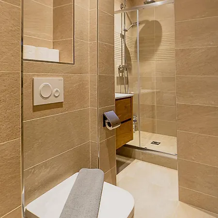 The Square, Paris-asnieres, Private With Bedroom And Living شقة